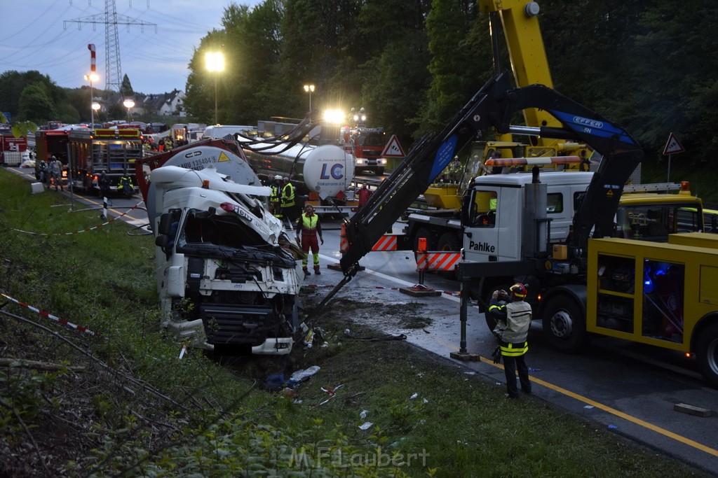 VU Gefahrgut LKW umgestuerzt A 4 Rich Koeln Hoehe AS Gummersbach P490.JPG - Miklos Laubert